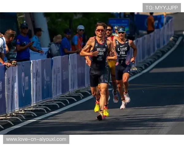 铁人三项选手赛中被海鸥叼走补给引爆弹幕笑点