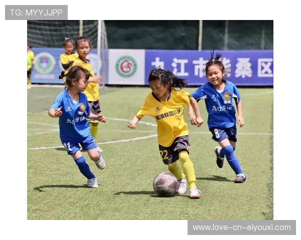 足球青训国际交流项目频繁，人才流动加速