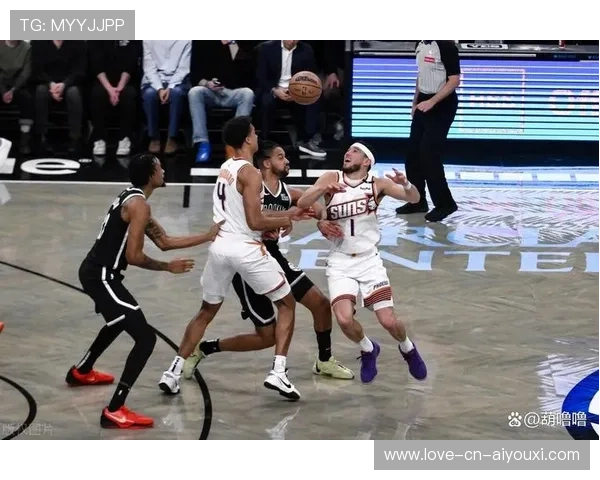 篮网球队内外结合展现强大攻击力